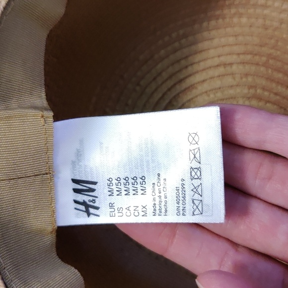 Straw Beach Hat - Picture 4 of 5